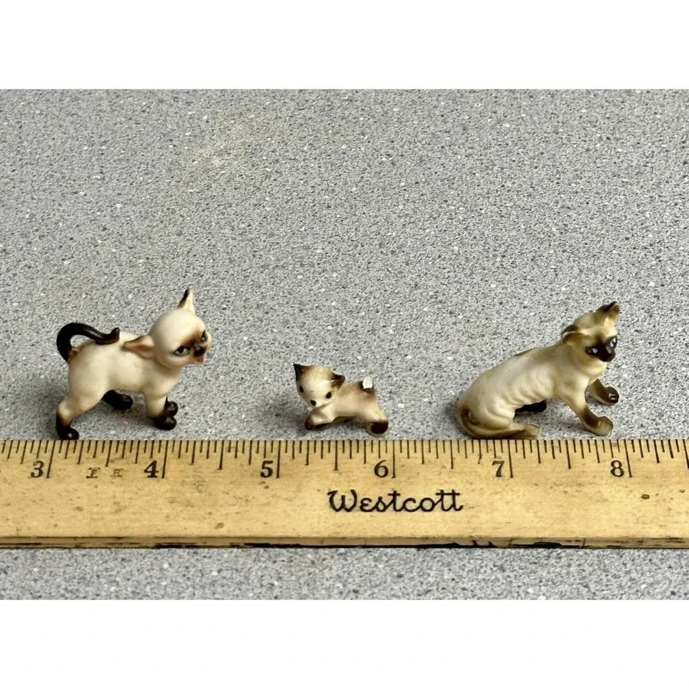 Vtg ceramics (10) Siamese Cat Kitty with Blue Eyes Figurine Playful Pounce Cute